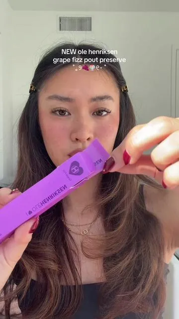 prettiest NEW ole pink tinted balm 🍇 $10 off any 2 today!! only on TTS @Olehenriksen #olehenriksen #olehenriksengrapefizz #olehenriksenpoutpreserve #grapefizz #poutpreserve 