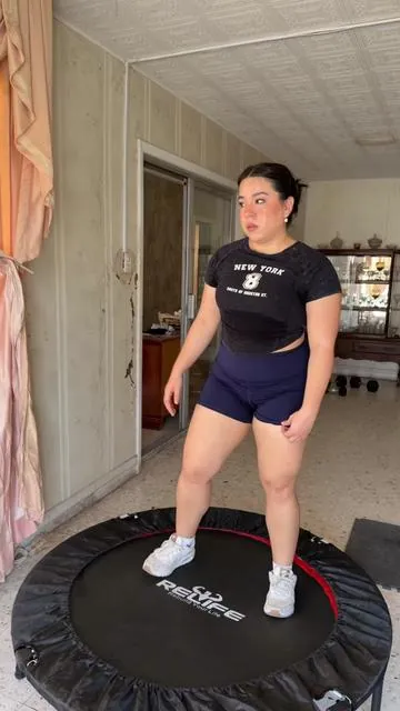No juzguen ok? Soy principiante #jumpingchallenge #cardio #jumpingfitness #trampolin 