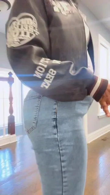 You would think I got a BBL the way these jeans doing it #ttshop #womenfashion #ootd #blackgirlfashion #jeansoutfit 