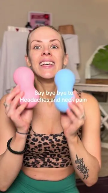 If you have neck pain, tension, headaches, or just poor posture, try this self myofascial release technique using a peanut massage ball and you will feel so much less tension @Keep US #peanutball #neckpainrelief #suboccipitalmuscles #headacherelief #myofascialrelease 
