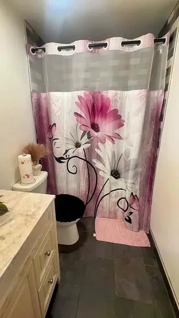 Love me a cute shower curtain 🩷🛒