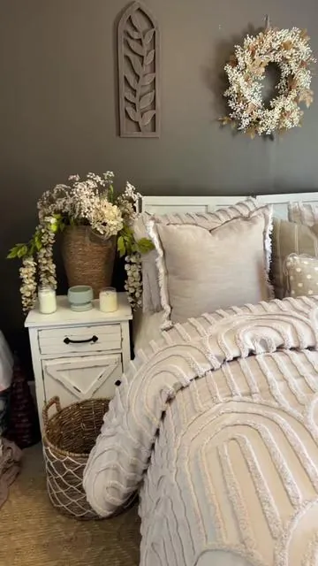 The tufted arch texture is so pretty and it instantly made my bedroom feel warmer and cozier. It’s soft, neutral  Definitely one of my favorite bedding finds lately 🤍#bedding #bedset #comforterset #comforter 