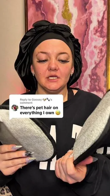 Replying to @Goosey 🐶🐾 just making sure everyone can actually see the difference!! #pethairremoval #hairremovalhack #pethairremover #pethairglove #dogmomproblems 