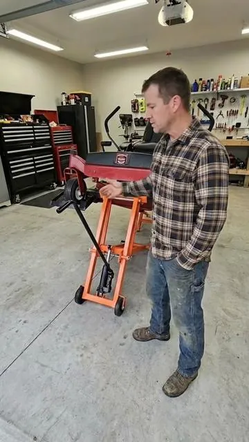 VEVOR Lawn Mower Lift with Hydraulic #vevor #lawnmower #lawncare #tiktokshopstockup #tiktokshopcreatorpicks @vevor_us