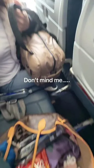 It’s the perfect anywhere bag! Fit perfectly under the seat and held everything!! #comfrt #travelbag #carryon #travel #totebag 
