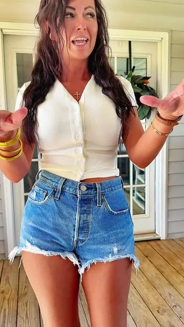 TRUE TO SIZE! 🤠 👢 👢  @wetkissshoes  #cowboyboots #bootsforwomen #kneehighboots #cowgirlboots #concertoutfit 