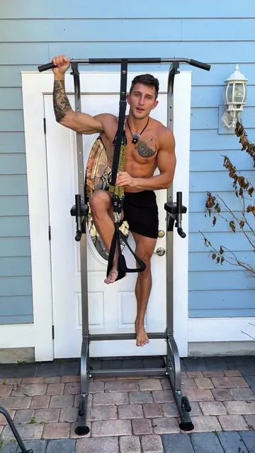 No excuses for not being able to do pull ups… Just use this band 💪