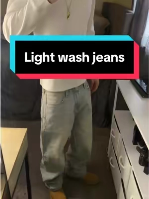 Affordable light wash baggy jeans, too tuff #baggyjeans #jeans #streetwear #StreetFashion #mensoutfitideas 
