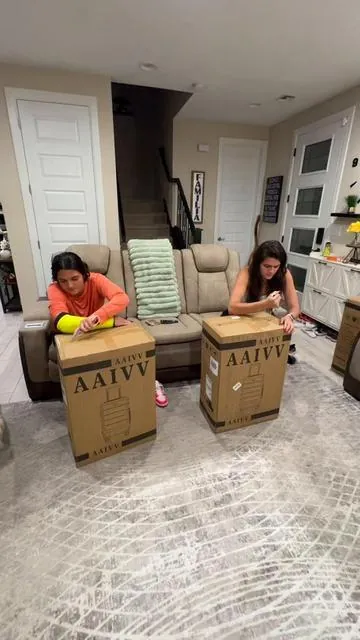 @AAIVV Luggage- 4 piece hardshell luggage that’s perfect for weekend getaways or long-haul trips. Smooth spinner wheels, a TSA lock, sturdy hard shell, and a sleek modern design that looks expensive without the luxury price tag. #aaivvluggage #carryon #luggage #travelessentials #traveltiktok 