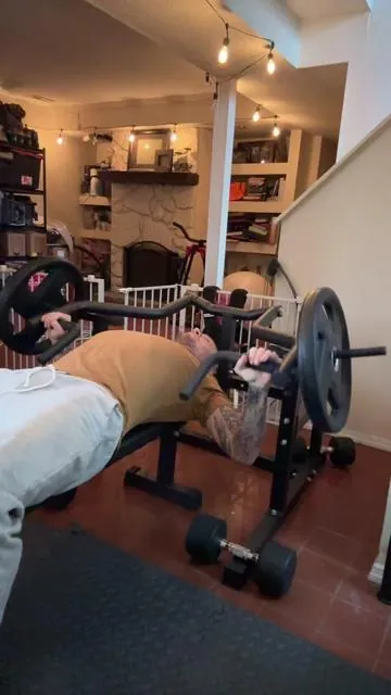 Chest press machine. Great for home gym. 