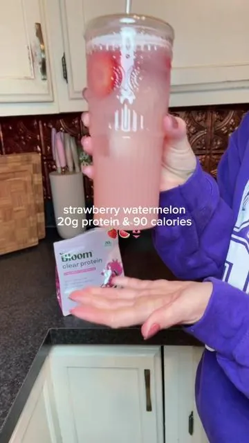 Blooms clear protein tastes amazing with 20g of protein and only 90 cal is the perfect drink to get ready for summer! The strawberry watermelon tastes so good! ##Bloom##ClearProtein##ProteinPowder