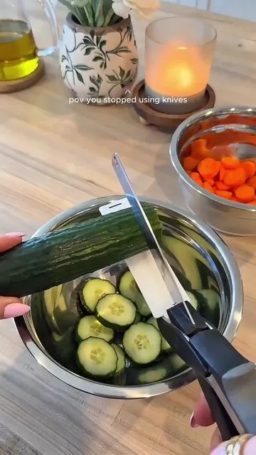Just looking for veggies to cut with these kitchen shears because this is so fun andfast!!! #mealprep #kitchenshears