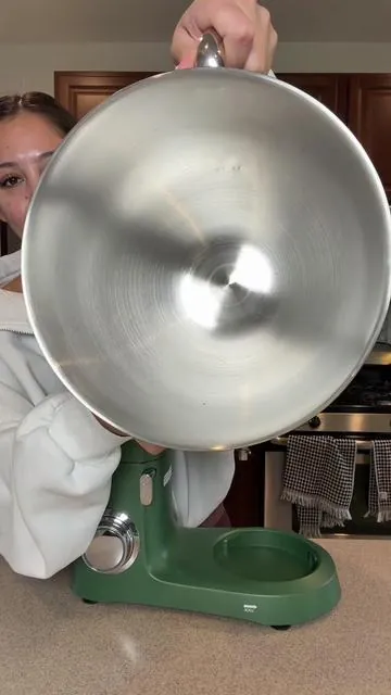 Kitchen in the Box brings us an affordable XTRA LARGE 8.5qt mixer!! #kitcheninthebox #standmixer #tiltheadmixer #athomebaking 