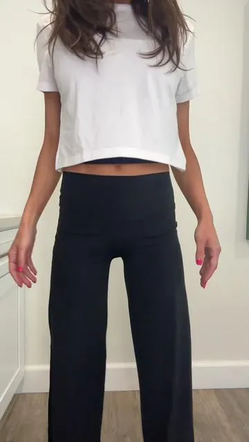 Wide leg leggings that are buttery soft, make your backside look SO good & then drape into a flowy leg.  you will live in these. They are so comfortable & cute!!!#widelegleggings #tiktokshopcreatorpicks #athleisurewear #butterysoft #ootd