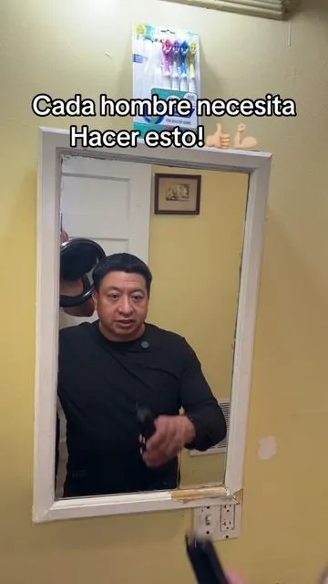 La única manera que me corto el pelo desde mi casa!🙂‍↕️😅#cortedepelohombre #cortedepelo #cortedecabello #cortedepeloencasa #cortedecabelloencasa 