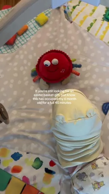 She loves her little copycat crab! 🧸🪀🦀 @Hahaland #momsoftiktok #babytoys #6monthsold #mimicking #tiktokshopcreatorpicks 