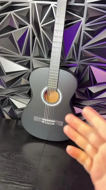 All of this for the price is actually crazy good 😱 #acousticguitar #guitarlesson #beginnerguitarist #tiktokshopspringglowup #tiktokshopcreatorpicks 