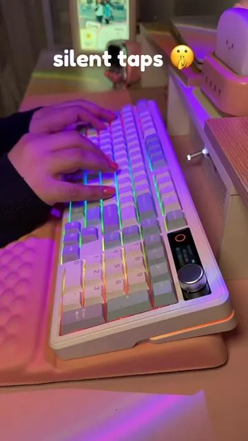 typing on one of my few silent keyboards 🤐✨ @Epomaker Keyboard #keyboard #silentkeyboard #quietkeyboard #officekeyboard #keyboardasmr 