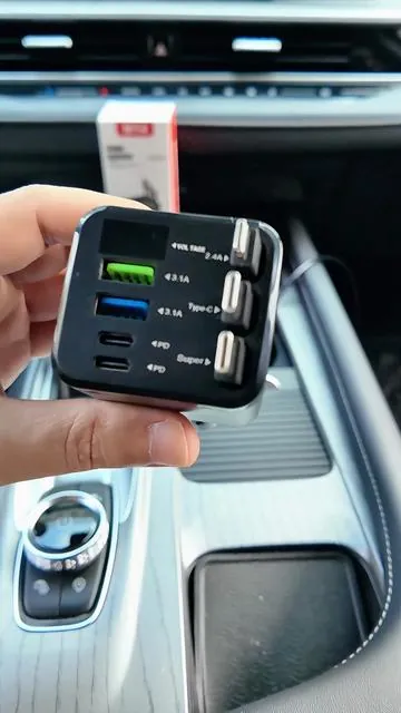 ¡Este cargador de coche retráctil 7 en 1 es realmente genial!#retractablecarcharger #carcharger #tiktokshop #caraccessories #driving 