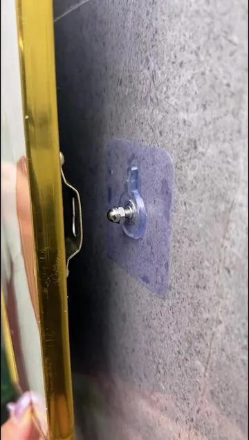 With this nail-free adhesive, you no longer need to drill holes in the wall. It adheres very firmly and leaves no residue when removed.#homegoods #diyhacks #Home #wall #fyp