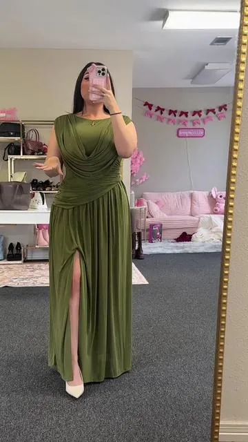 I love her #dress #curvysweet #fashioninspo #springtok #tiktokshopcreatorpicks 