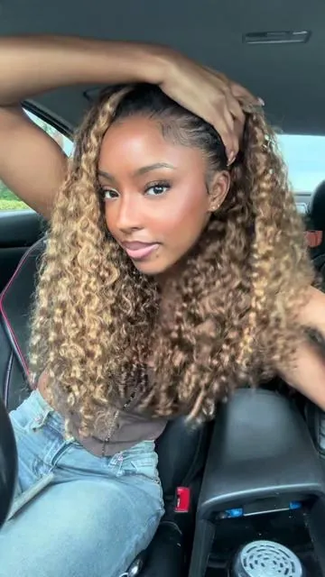 Do yall see this? The hair is soft, the curls are defined and the color is 🔥🔥🔥 if you needed a sign to get a new half wig, this is it! @OQHAIR @oqhairshop #oqhair #burmesecurly #refreshedlook #tiktokshopspringglowup #halfwig 