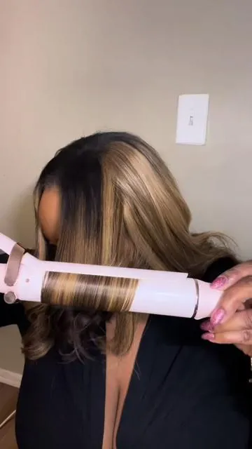 Girl you need these T3 1.5 inch barrel curling irons PERIOTTTTT 🎯🎯😍😍😍😍 Worth every penny 👏🏾👏🏾 I promise you won’t be disappointed 🔥🔥‼️ @T3 Micro #t3 #t3curlingiron #curlingiron #haircurling #curlinghairtutorial 