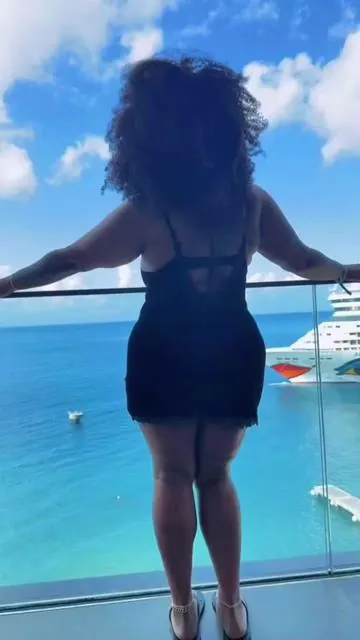 Hot humid weather test in Dominica 🌴 My makeup did NOT move thanks to SOOO PROOO Fixing Mist. If you need a setting spray for humidity or vacation makeup that lasts all day, this is it. #settingspray #longlastingmakeup #humidityproofmakeup #vacationmakeup #makeupreview 
