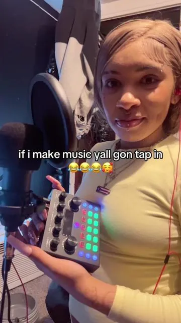 yall wait 😂😂😂#homestudio #bandlabrapper #podcaststudio #recordingsession #tiktokshop 