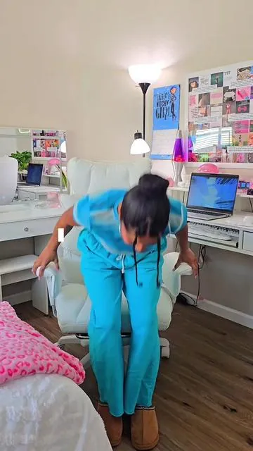 I don't play about my comfort ☁️✨️ If you're sitting in an office chair the majority of the day it better be comfortable and support. This ergonomic comfy cloud chair from @Dowinx.Furniture is the best of both worlds🤍 #officechair #ergonomicchair #chair #tiktokshopfinds chair dowinx gaming chair office chair cloud chair 