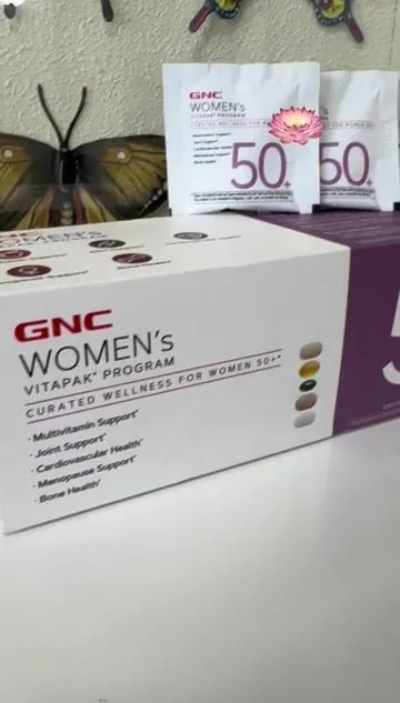 Ofrece una mezcla de apoyo para la menopausia para ayudar a aliviar los síntomas asociados con la transición hacia la menopausia Estrés y Mejora de la Belleza: Integra productos específicos como el Complejo de Apoyo para el Estrés y el Apoyo para la Piel Hermosa para promover la relajación y una piel sana. Rico en ácidos grasos omega-3: Contiene aceite de pescado con EPA у DHA para mejorar la salud del corazón, el cerebro y las articulaciones Salud Cardiovascular y Ósea: Mejorado con productos como el Complejo de Protección Celular y la Mezcla para la Salud Ósea para apoyar la salud cardiovascular y ósea Soporte vitamínico integral: Cada programa está diseñado con un multivitamínico para mujer adaptado para proporcionar vitaminas y minerales esenciales todos los días.Disponible paquetes para mujeres 30+y 40+@GNC Live Well #premenopause #premenopausia #vitaminasparamujer #starterpicks #tiktokshop 