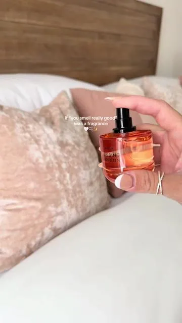 if clean girl energy was a perfum🫧🤍✨ #perfume #phlur #phlurfragrance #phlurperfume #missingpersonperfume 
