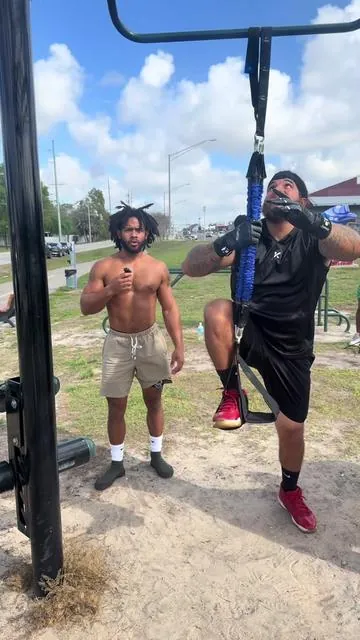 If you’re somebody that needs help with pull-ups and you don’t know what to do for help, get this device for better pull-up progression, you will not regret it ‼️‼️‼️ #fyp #viral #pullups 