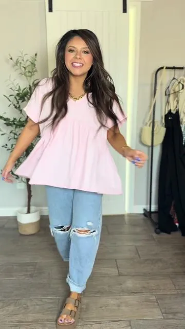 Love how flowy this top is!!  #flowytop #peplumtop #babydolltop #womenstop #springoutfit 