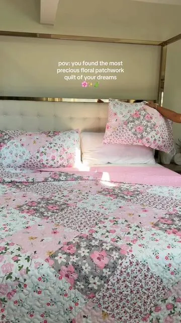 she’s so dreamy, lightweight and so cozy✨ #quilt #comforter #pinkbedding #cottagecorebedding #patchworkquilt 