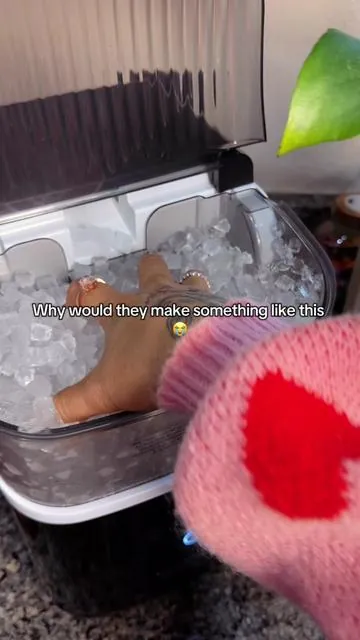 This portable icemaker can make so much ice each day. And I will eat every single bit of it. #portableicemaker #nuggetice #nuggeticemaker #sonicice #nuggeticemachine 