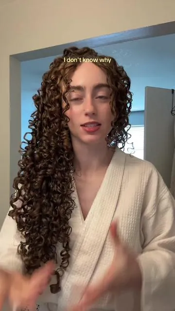 yall catch that loop? 😝 HIGHLY recommend trying this diffusing technique!!!! inspo from @Barbie Delle #curls #curlyhair #curlygirl #diffusing #curlyhairroutine