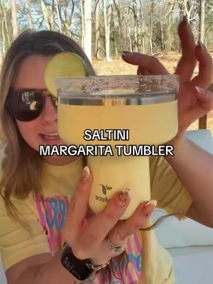 This is the cutest invention!!! No more watered down cocktails at the pool or beach ☀️🏝️👏🏼 @Reduce #reduce #saltini #margaritatumbler #summerdrink #summermusthaves 