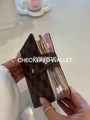 but lipgloss instead of cash in the zip bags plz ✨💅 obsessed @DAILY RITMO #wallet #wallettok #walletforwomen #walletsforwomen #wallets 