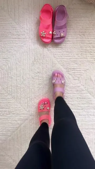 love these colors 😍 #crocs #sandals #tiktokshopcreatorpicks Crocs SoHo y strap sandals 