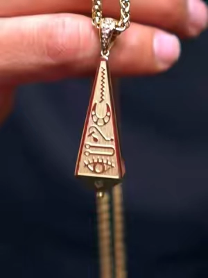 Cadena, amuleto con ojo de protección y símbolos grabados, diseño 3D, egipcio  baño en oro, 14 kilates 