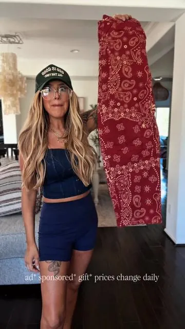 Bandana barrel bottoms that broke the live today 🔥 stretchy, comfy, and the cutest statement denim you’ll put on this spring. I’m wearing a small and they’re an instant yes. #bandanapants #barreljeans #tiktokfashion #springstyle #comfydenim @CHOUYATOU 