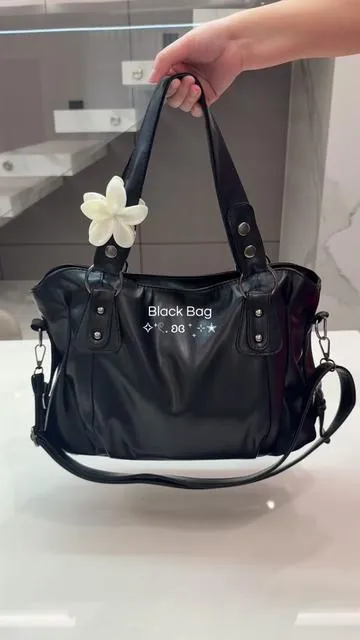 So cool 🖤✨♟️#shoulderbag #totebag #crossbodybag #everydaybag #tiktokshopspringglowup 