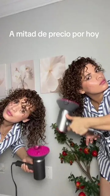 BABONIR Ionic Hair Dryer 1875W seca tu cabello rápido mientras reduce el frizz gracias a su tecnología iónica. Es ligero, potente y perfecto para lograr un peinado suave y brillante en minutos. Incluye accesorios para estilizar mejor tu cabello en casa. #TikTokShop #HairDryer #CabelloSinFrizz #BeautyTools #NicasEnUSA 