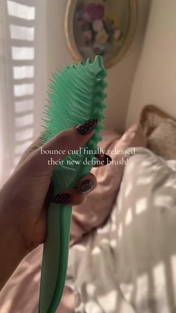 i was waiting so long but they finally did it! 🤍⭐️ #bouncecurl #curlyhair #curlyhairroutine #stylingbrush #tiktokshopcreatorpicks 