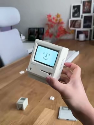 Let’s take a Time Machine back to 1990#deskclock #miniclock #macintosh #retro #mac 