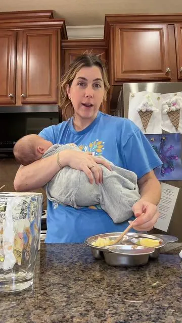Currently in survival mode over here with a newborn and two toddlers. Just trying to get some protein in with @Clean Simple Eats #cleansimpleeatsprotein #proteinpowder #protein #momlife #tastetest 