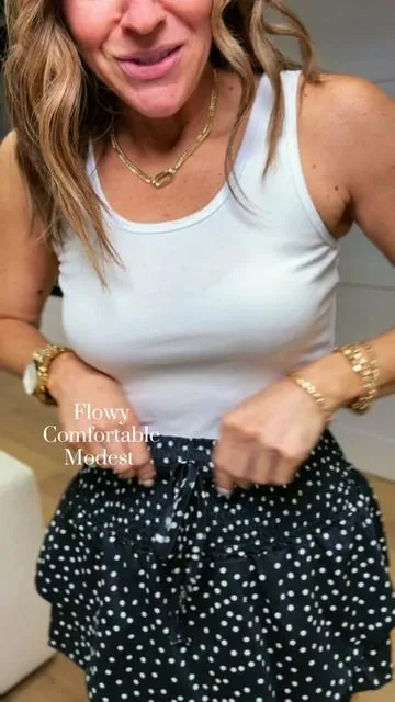 Cute, comfy and so CUTE!! Modest too!! I’m 5’2” 127 in a small #skort #skortoutfit #modestfashion #polkadot #skirtoutfit 