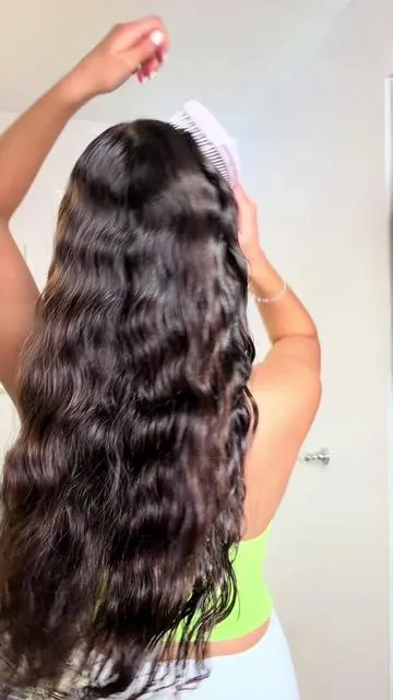 I bet you didn’t know hair oiling actually makes your hair LESS greasy long term💖 @Nature Spell US 