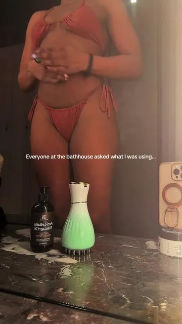 People at the bathhouse kept asking what I was using 😭 This lymphatic drainage massager moves fluid out FAST. Perfect for • bloating • water retention • sculpting your waist • post-sauna recovery TikTok shop has it. #lymphaticdrainage #lymphaticmassage #bodysculpting #detoxbody #waterretention